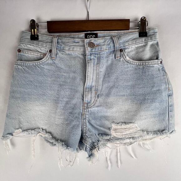 Urban Outfitters Women's Shorts Sz 27 Girlfriend High-Rise Distressed Blue Denim - Picture 1 of 8